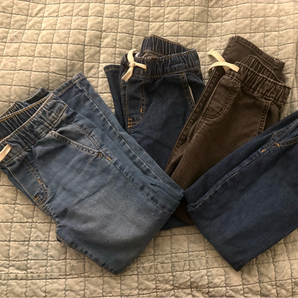 Bundle (4) Old Navy boy’s Relaxed Elastic-Waist Jeans in Blue and black